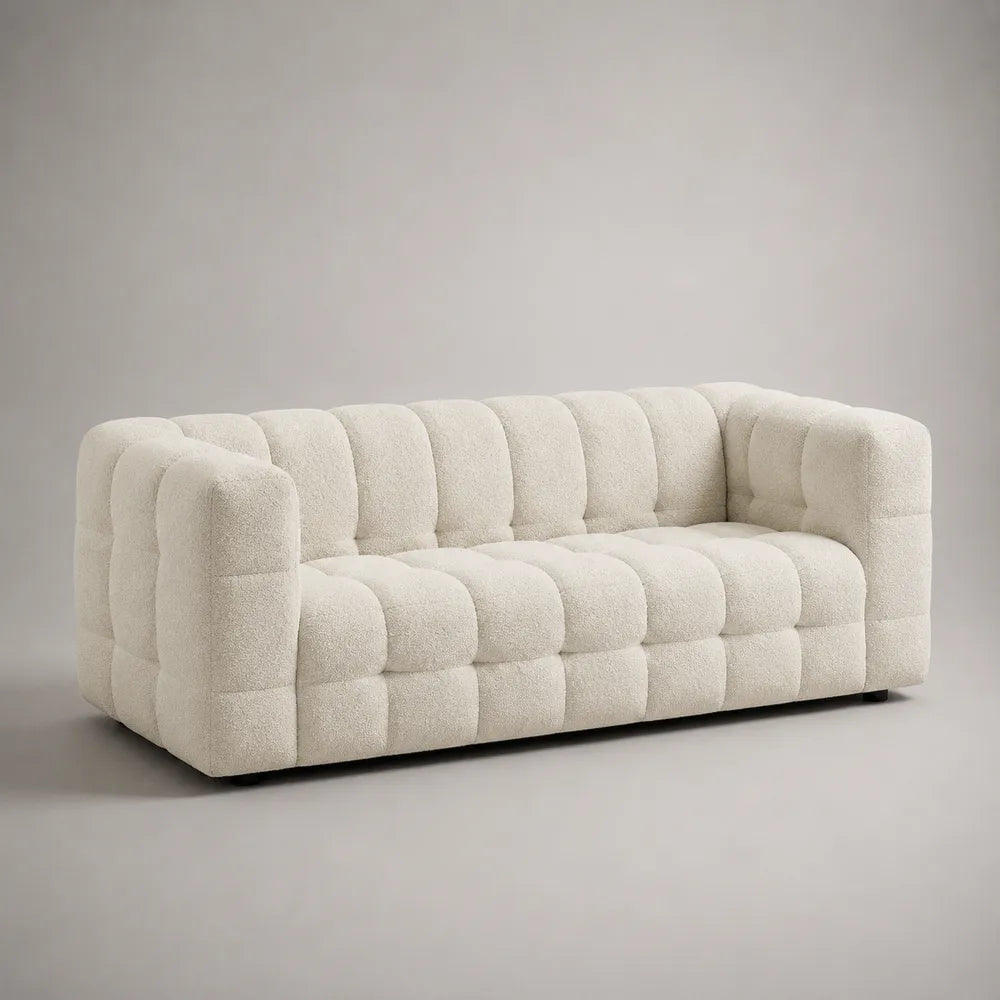 Canapé 3 places 220 cm 95 cm 75 cm revêtement polyester bouclé écru structure contreplaqué forme arrondie pieds en plastique noir